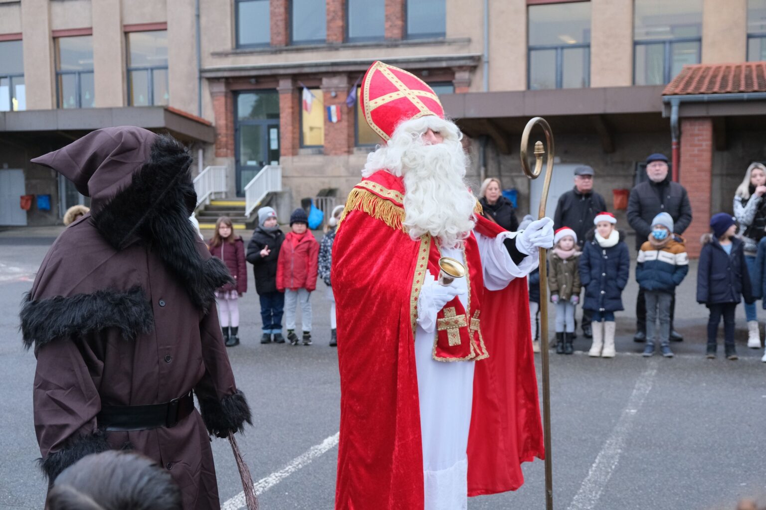 Saint Nicolas en visite dans les écoles - Commune de STIRING-WENDEL